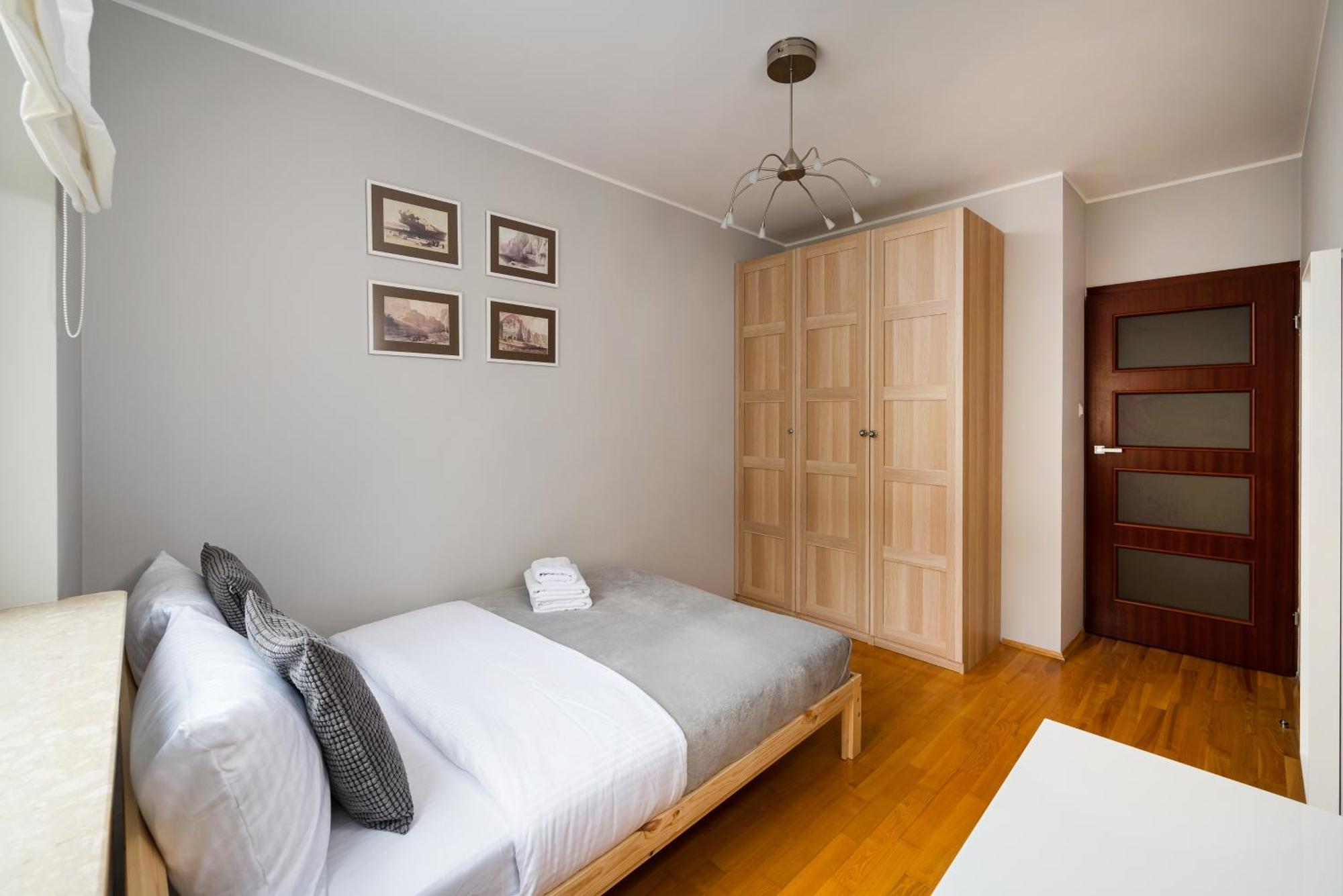 Metro Ksiecia Janusza Cosy Apartment Varşovia Exterior foto
