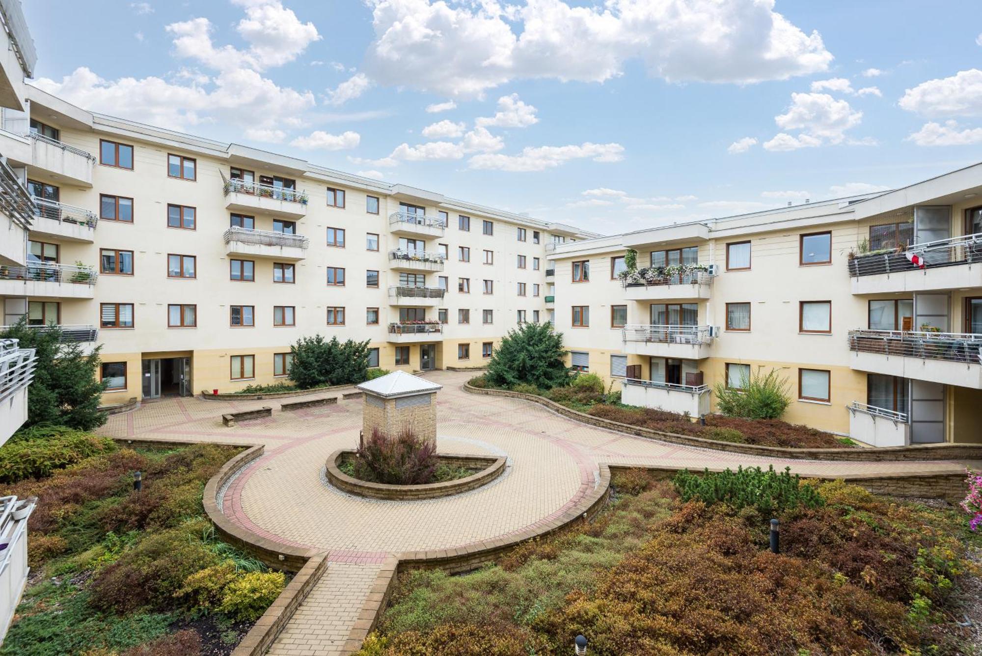 Metro Ksiecia Janusza Cosy Apartment Varşovia Exterior foto